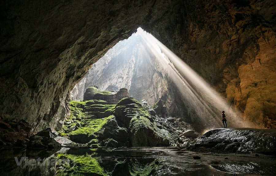 Hang Sơn Đoòng là một địa điểm du lịch nổi tiếng, thuộc vườn quốc gia Phong Nha - Kẻ Bàng