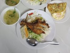 Cơm gà chả cơm tấm Bà Bảy - Cơm sinh viên Cần Thơ